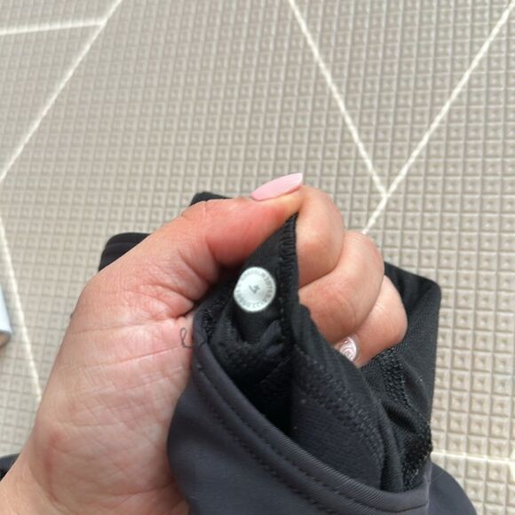 Lululemon Tough Train High-Neck Bra *Medium Support Size 4 - Picture 7 of 7